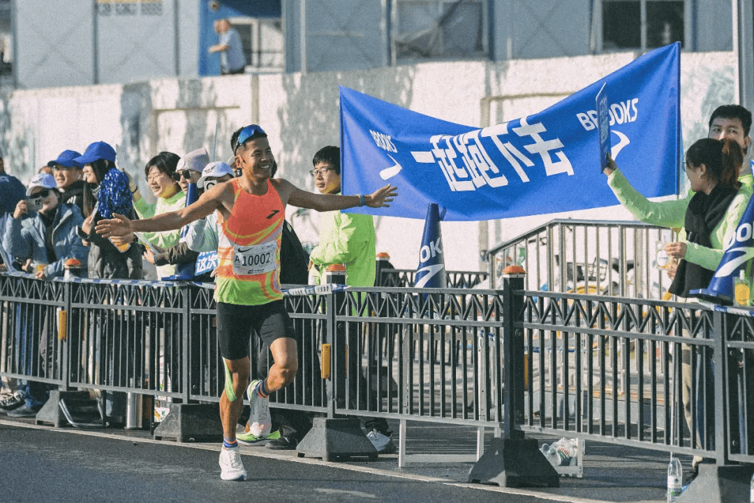 布鲁克斯以龙卷风之势搅动风云新利体育网站入口Brooks(图5)